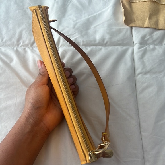 Louis Vuitton Epi Leather Pochette W/ full inclusion - Picture 10 of 15